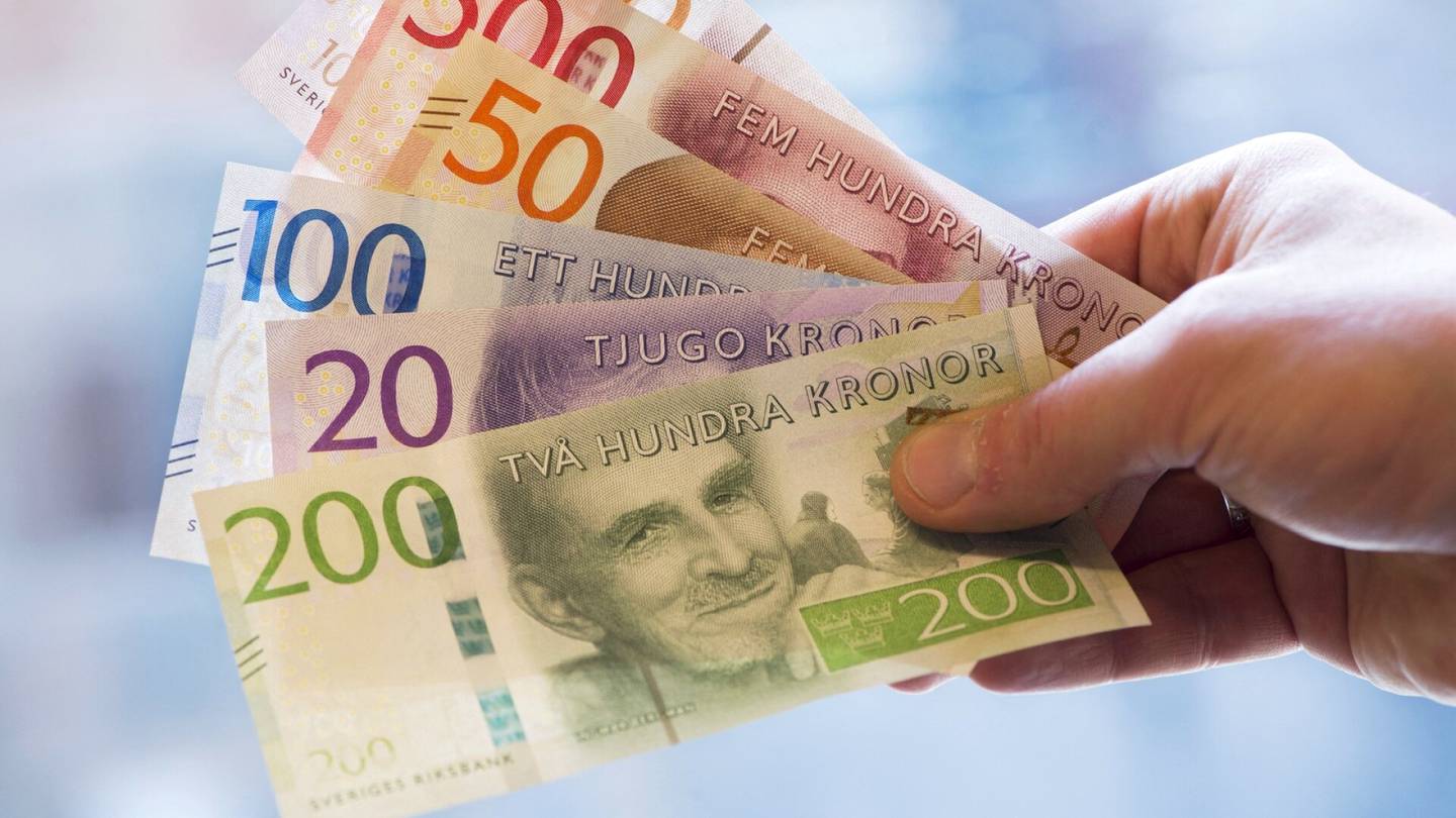 Valuutat | Ruotsin kruunu heikkeni ”roska­valuutaksi”, ja se hyödyttää suomalaismatkailijaa
