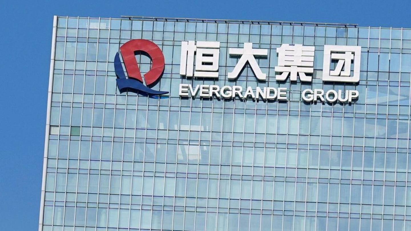 Kiina | Maailman velkaisin yhtiö Evergrande selvisi lainastaan jälleen rimaa hipoen – Kiina pitää velkaista kiinteistö­jättiään väkisin pystyssä