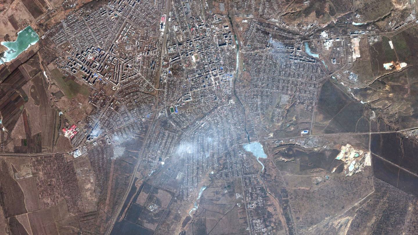 Uudet satelliittikuvat näyttävät Bahmutin tuhot
