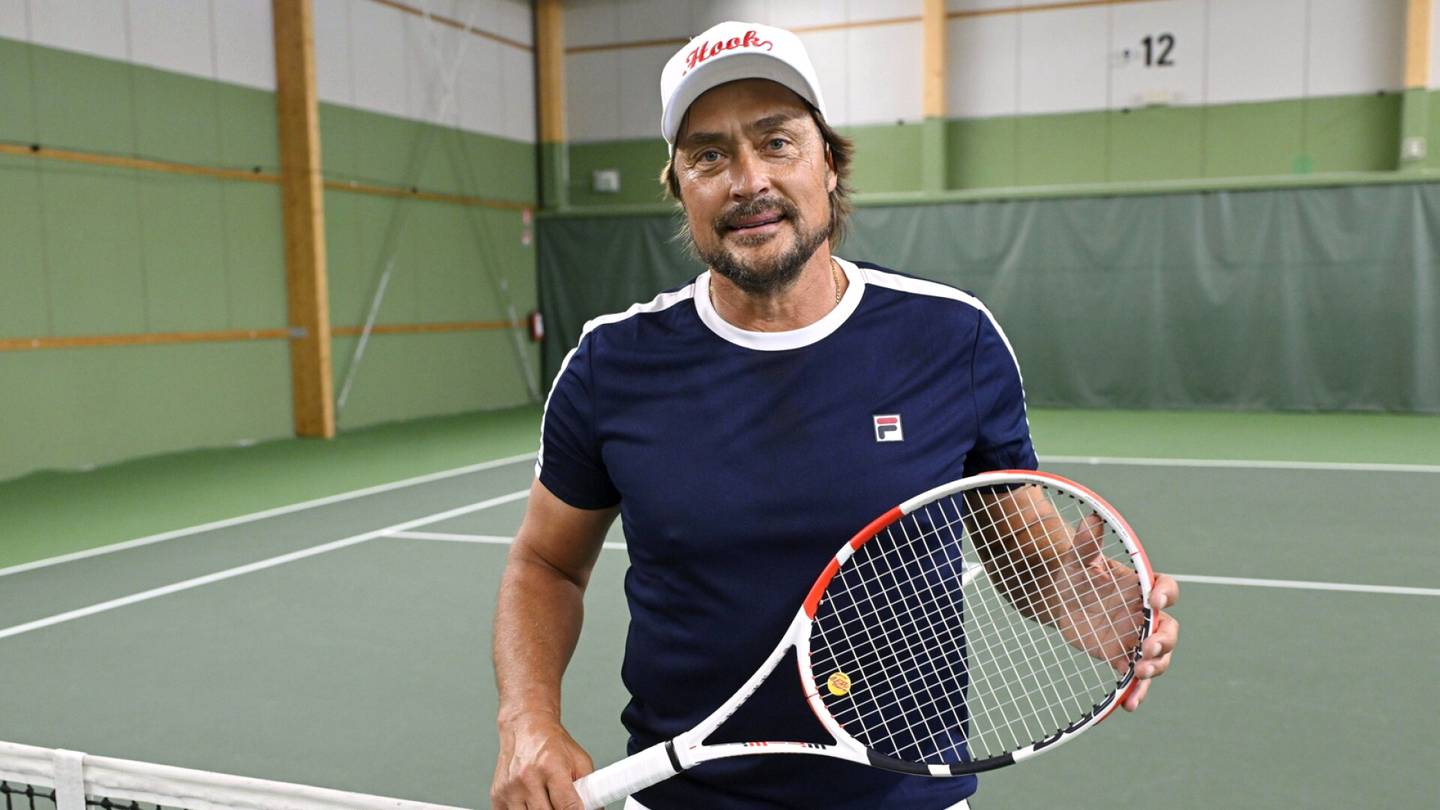 Tennis | Sauli Niinistö pelaa tänään tennis­ottelussa – mukana peleissä myös jää­kiekko­legenda Teemu Selänne