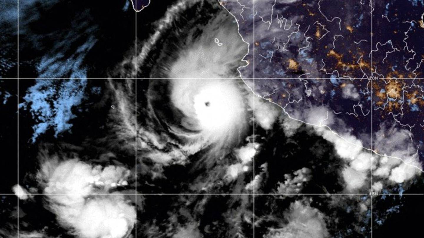 Myrskyt | Hurrikaaniksi voimistunut Orlene lähestyy Meksikon rannikkoa