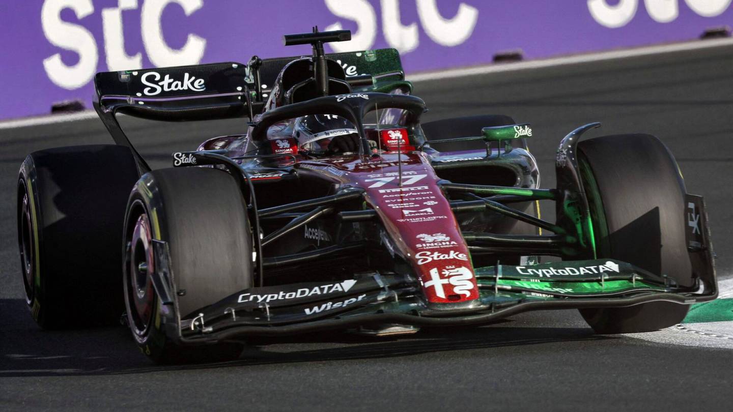 Formula 1 | Aika-ajojen jättiyllätys: Max Verstappenin auto hyytyi, tallikaveri nappasi paalupaikan