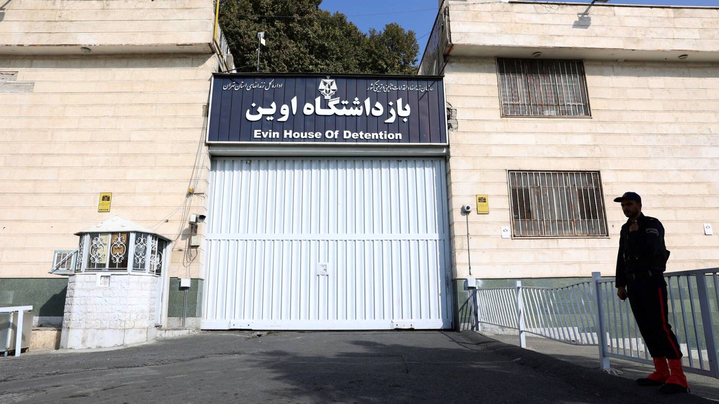 Iran | Vangittu ruotsalais­diplomaatti sai syytteet vakoilusta ja korruptiosta, josta enimmäis­rangaistus on kuoleman­tuomio
