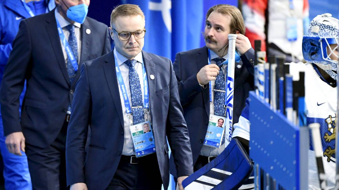 Jääkiekko | Naisleijonilla katastrofaalinen alku turnaukseen – näin päävalmentaja kommentoi Sveitsi-tappiota