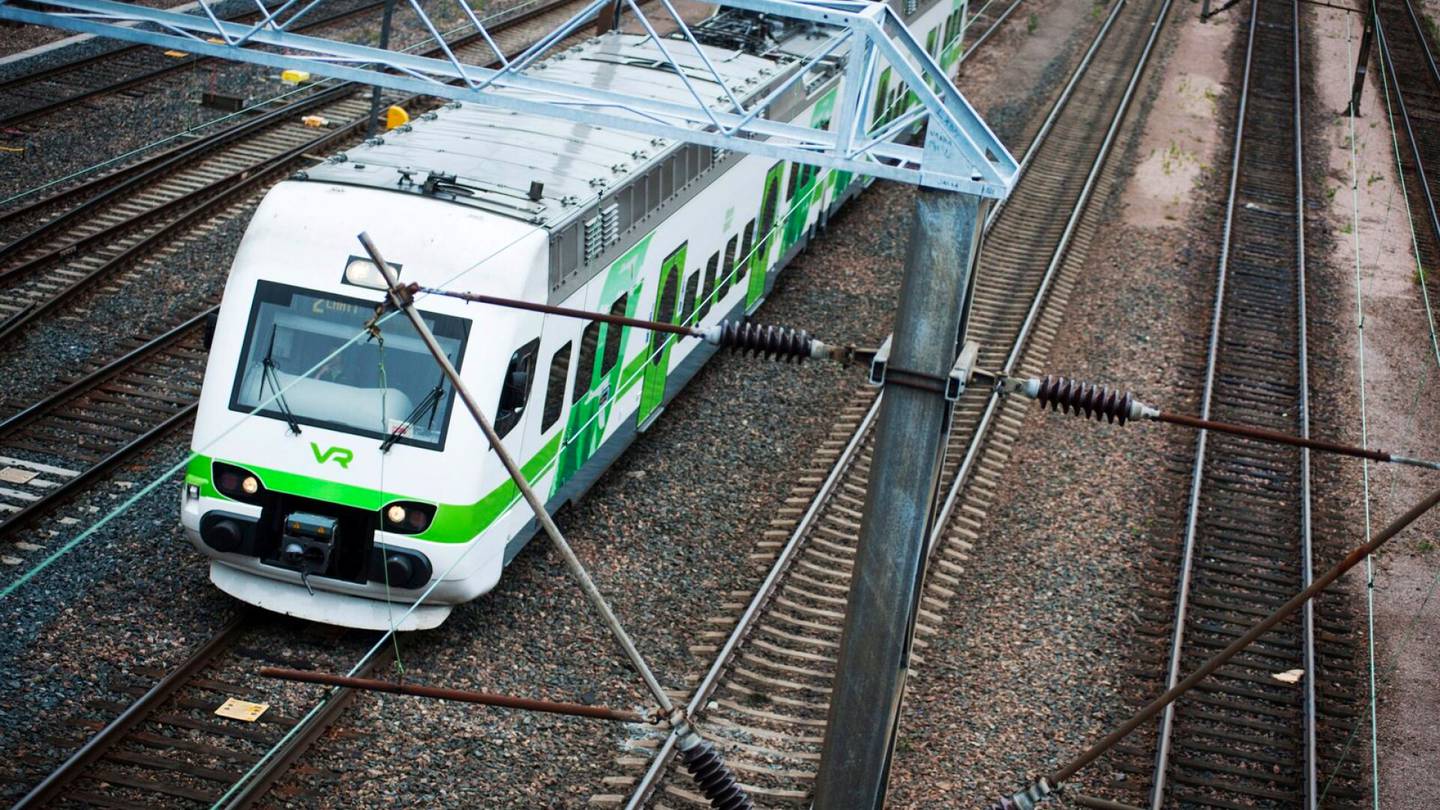 Raideliikenne | Suomen ei välttämättä tarvitse rakentaa uusia junaratoja eri raideleveydellä, koska tilanne on ”erityislaatuinen”, sanoo EU-komissaarin avustaja
