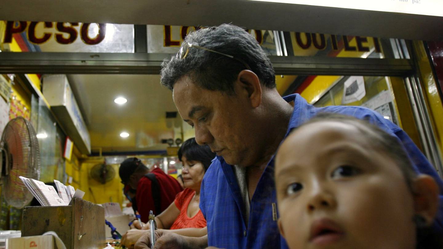 Filippiinit | Sadat ihmiset saivat täys­osuman lotossa 9:llä jaollisella numero­sarjalla