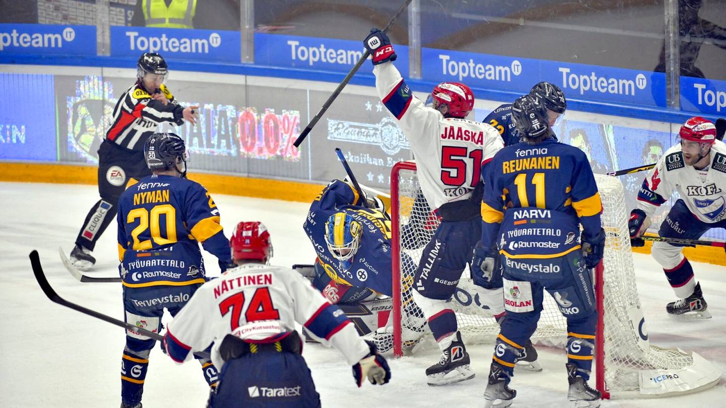 Jääkiekko | Lukon maalivahti auttoi HIFK:n voittoon potkimalla kiekkoja omaan maaliin