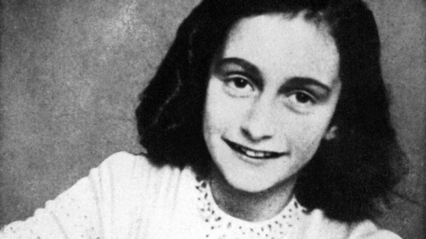Historia | Kustantamo pyysi anteeksi Anne Frankin perheen piilo­paikan mahdollisesta paljastajasta kertovan kirjan julkaisua, lisä­selvityksiä odotetaan