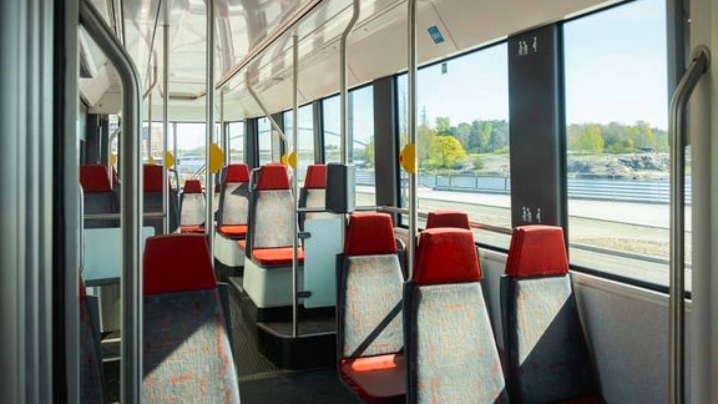 Joukkoliikenne | Helsingin uudella raitiolinjalla ajetaan jo oikeita vuoroja, vain matkustajat puuttuvat