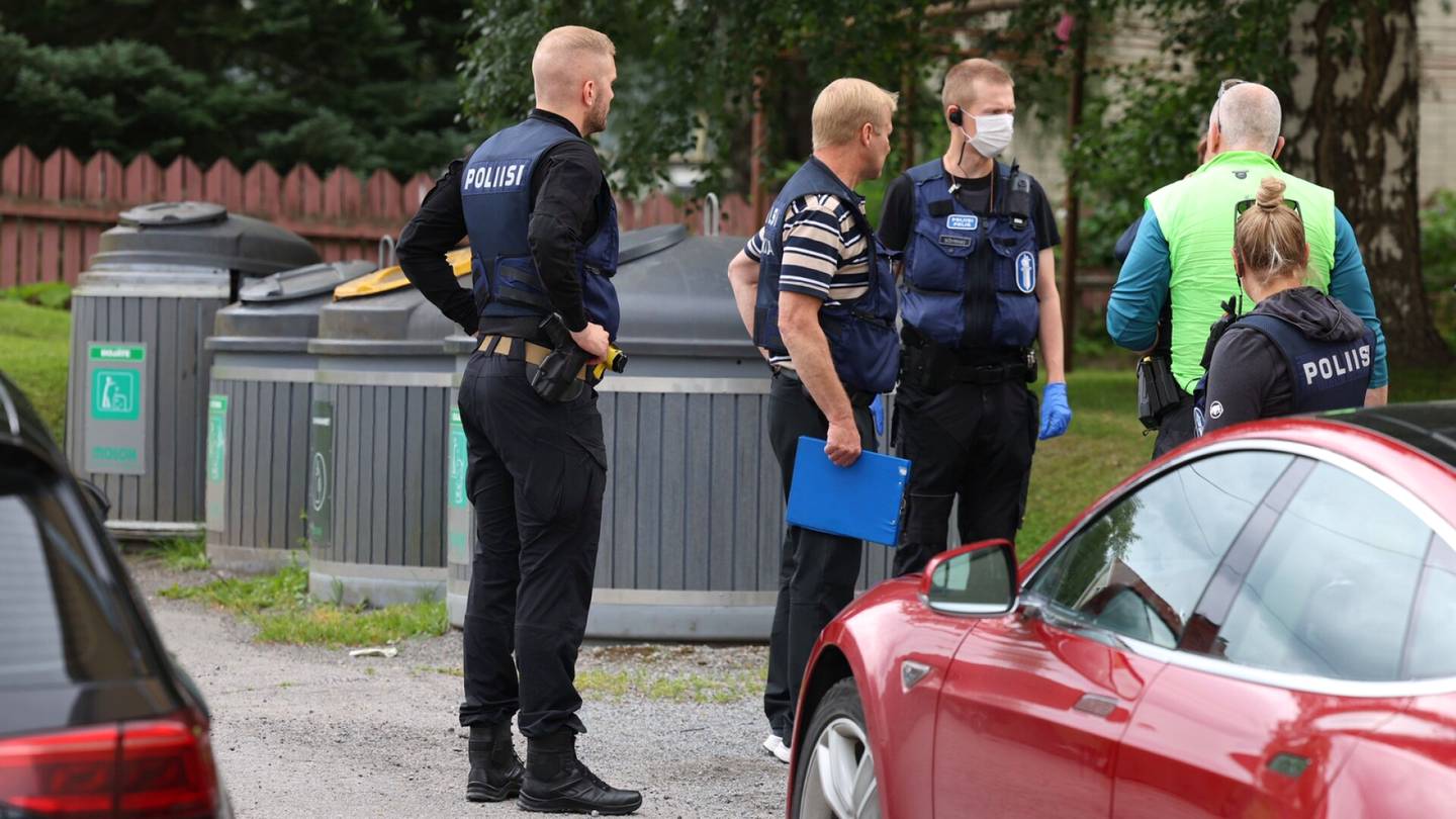Poliisitehtävät | Uhkaavasti käyttäytynyt ihminen aseen kanssa ravintolassa Tampereella: Rikoksesta epäilty on otettu kiinni, poliisi kertoo