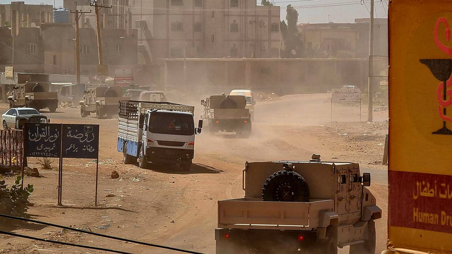 Sudanin taistelut | Asevoimat ja RSF-joukot taistelivat poliisi­tukikohdan hallinnasta – ainakin 14 siviilin kerrotaan kuolleen
