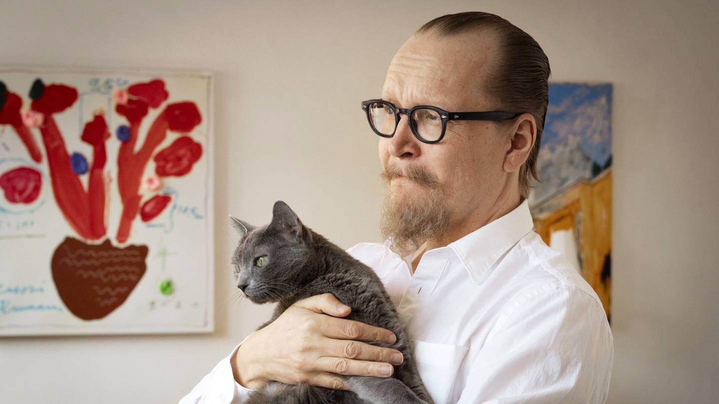 Minä ja hän | Näyttelijä Janne Reinikaisen kissalla on töpö­häntä ja epä­muodostunut tassu