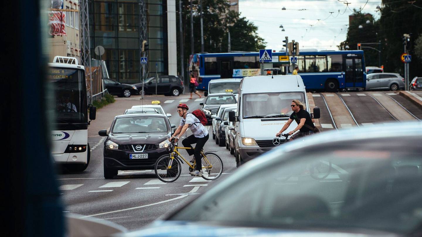 Liikenne | Pyöräilyn promille­raja saa ministeriöstä niin kovaa palautetta, että koko homma on menossa uusiksi