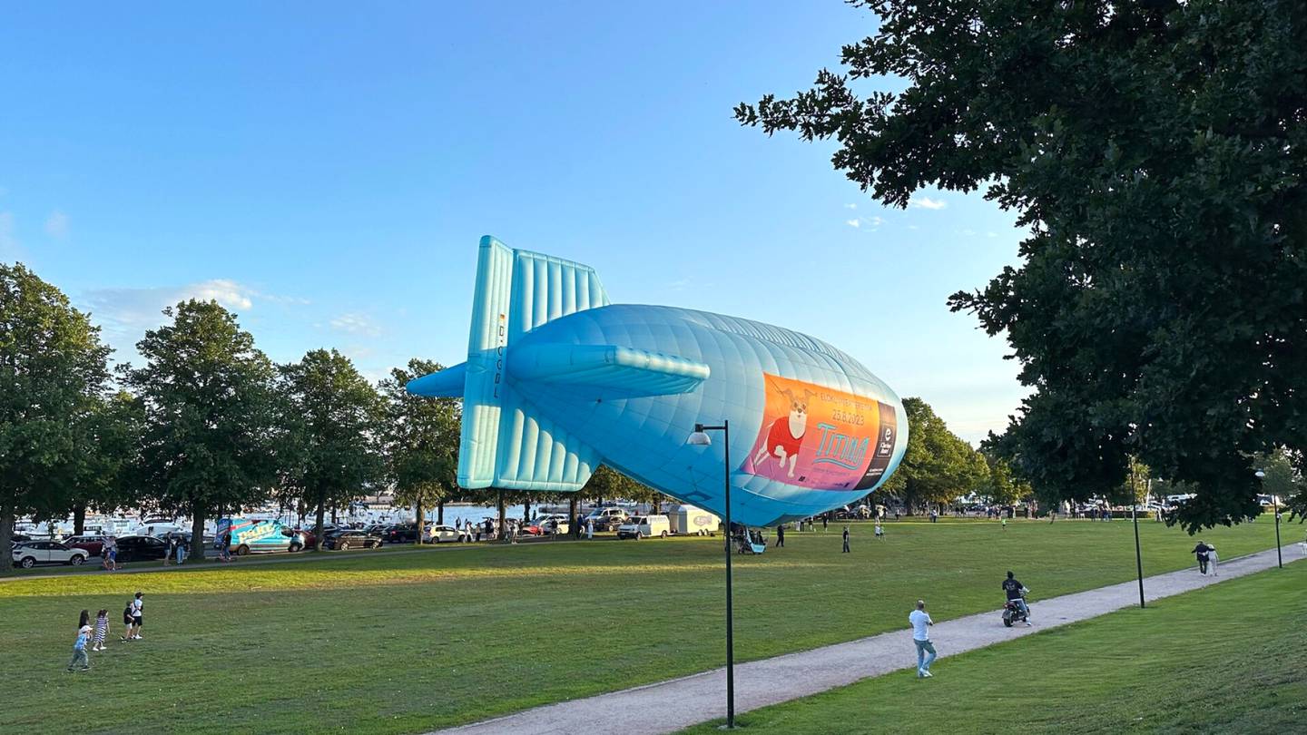 Ilmailu | Sininen 41-metrinen ilma­laiva lenteli Helsingin yllä