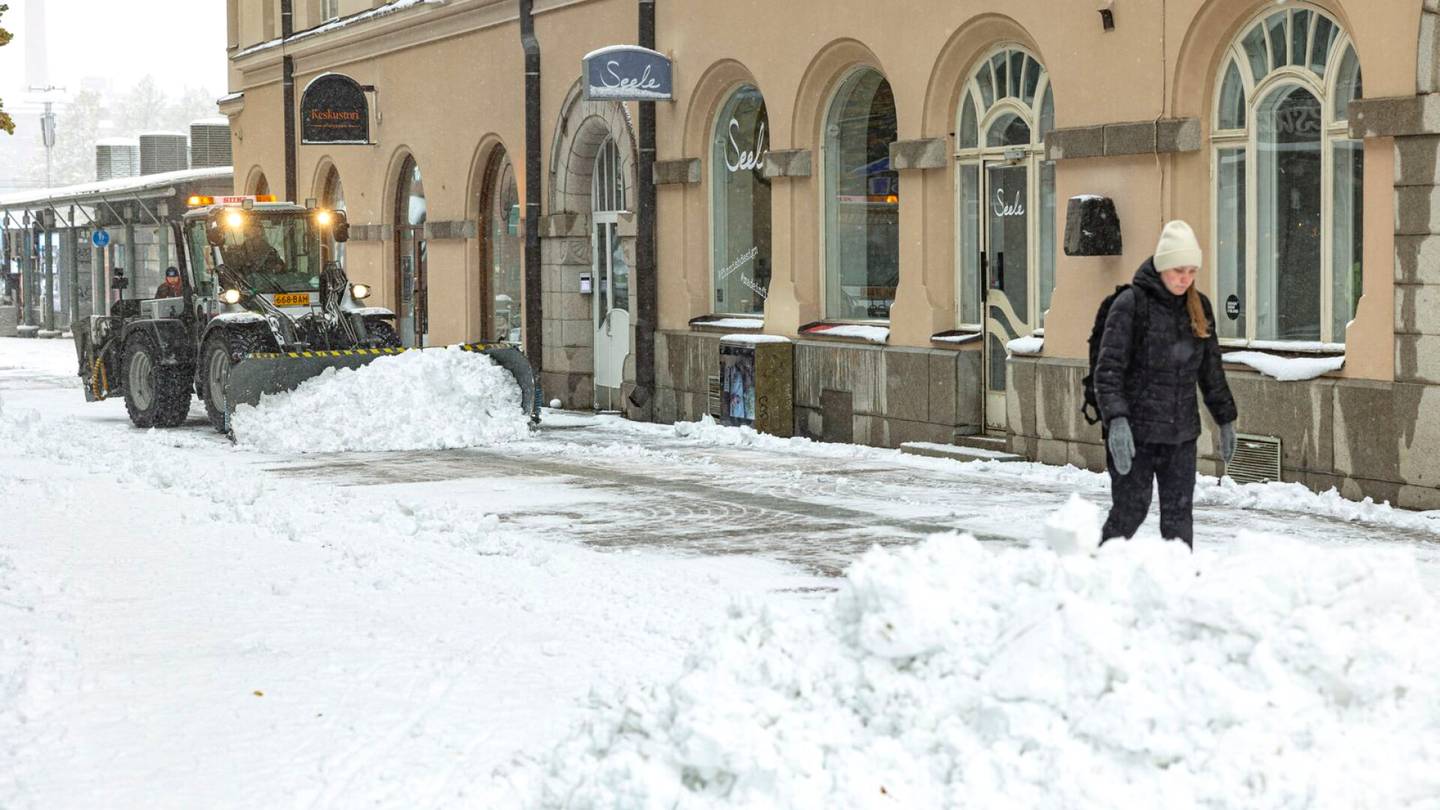 Ensilumi | Kuvat näyttävät: Poikkeuksellinen lumi­myräkkä saapui yhdessä rysäyksessä Suomeen