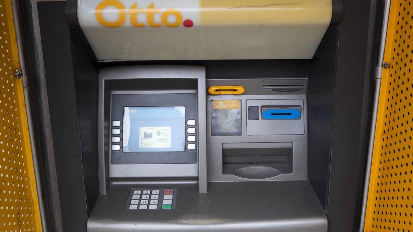 Raha | Jaro Koikkalaisen asiointi pankki­automaatilla päätyi erikoiseen tilanteeseen – ”Romuttaa luottamusta raha­järjestelmään”