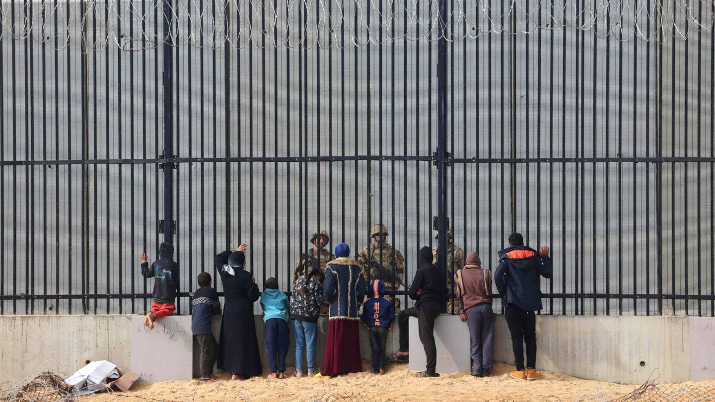 Gazan sota | Mediatiedot: Egypti rakentaa Gazan rajalle betoniaitausta pakolaisille