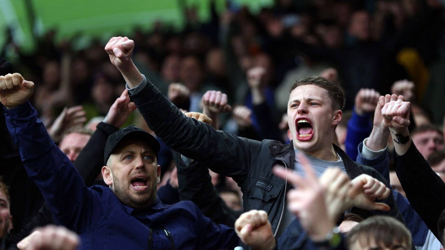 Jalkapallo | ManU:n ja Leedsin fanit sortuivat ala-arvoiseen huuteluun