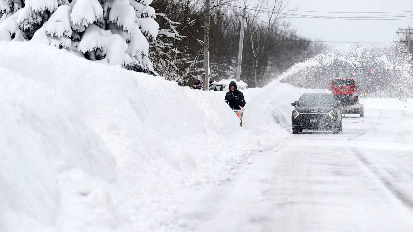 Lumimyrskyt | Lumi pysäytti arjen Buffalossa, mutta historian pahimmat talvi­myrskyt hautasivat alleen kokonaisia kyliä