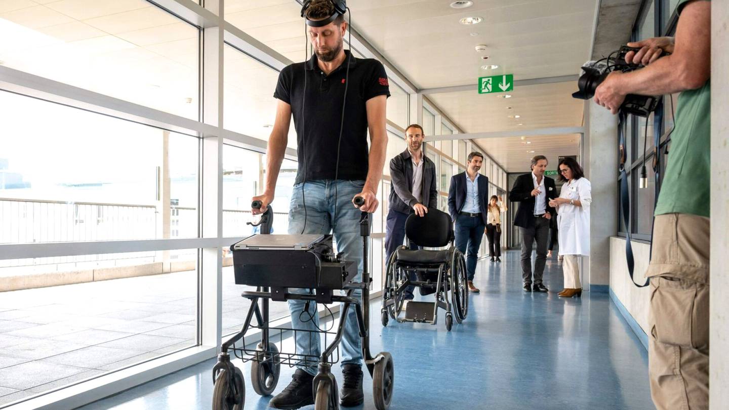 Tiede | Nature-lehti: Vuonna 2011 halvaantunut mies pystyy kävelemään saatuaan aivoimplantit