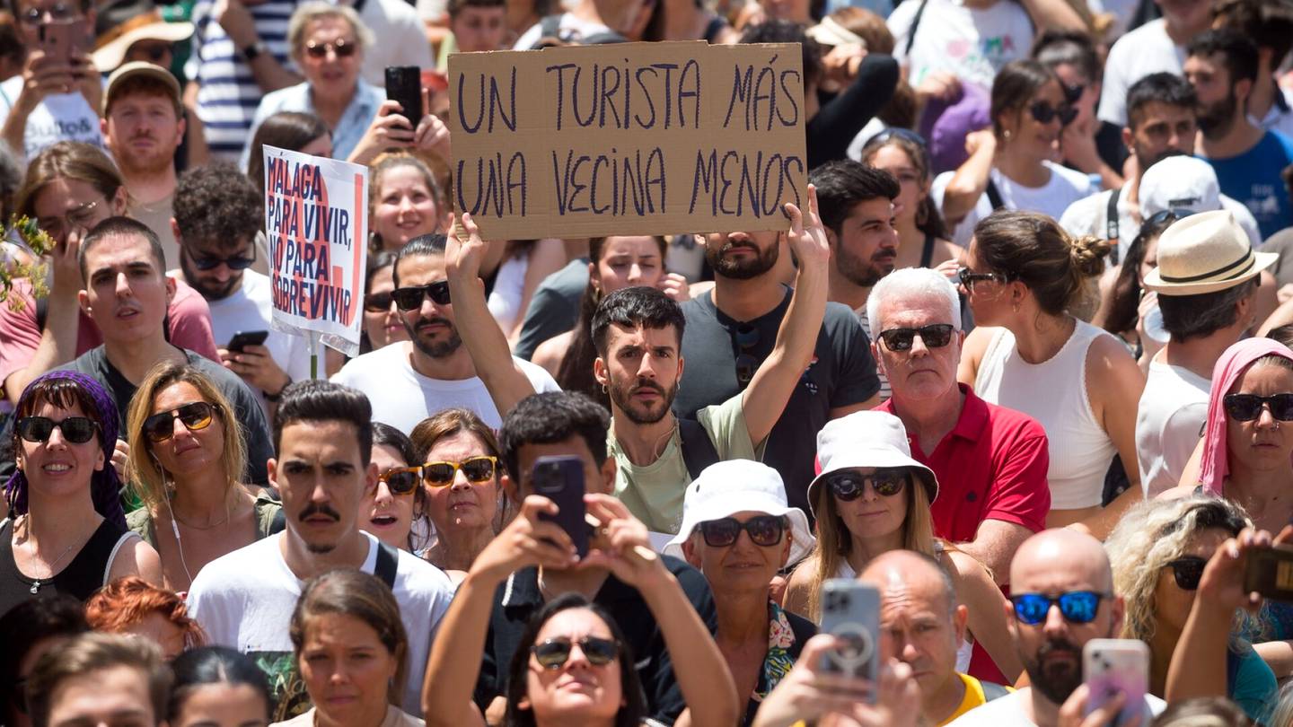 Turismi | Airbnb:n vastustus kasvaa – ”yksi turisti enemmän on yksi naapuri vähemmän”, muistutti mielenosoitus Málagassa