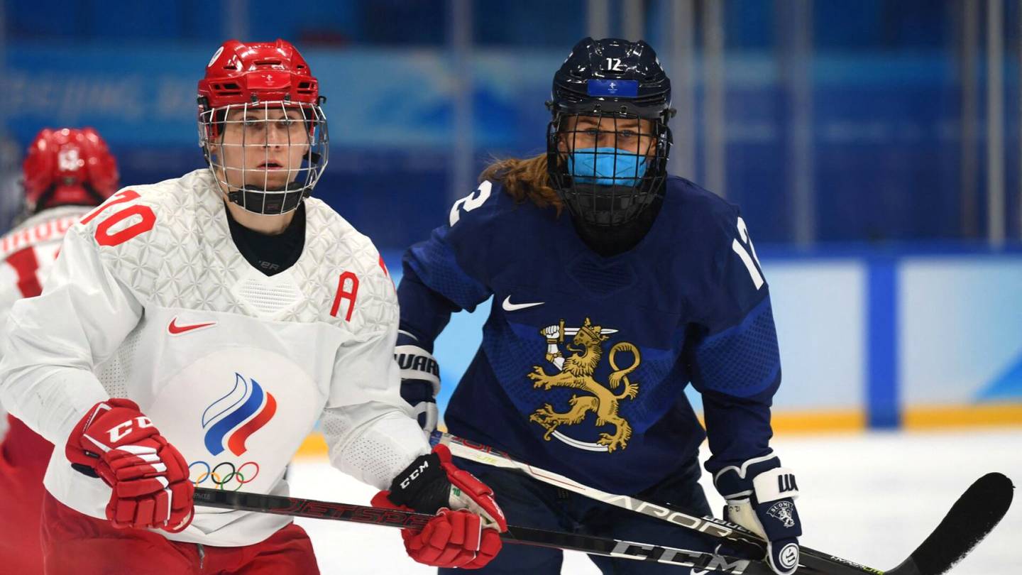Jääkiekko | Naisleijonia pilkattiin turhaan maskit kasvoilla pelaamisesta – Venäjän päävalmentaja paljasti vihdoin joukkueensa koronapommin