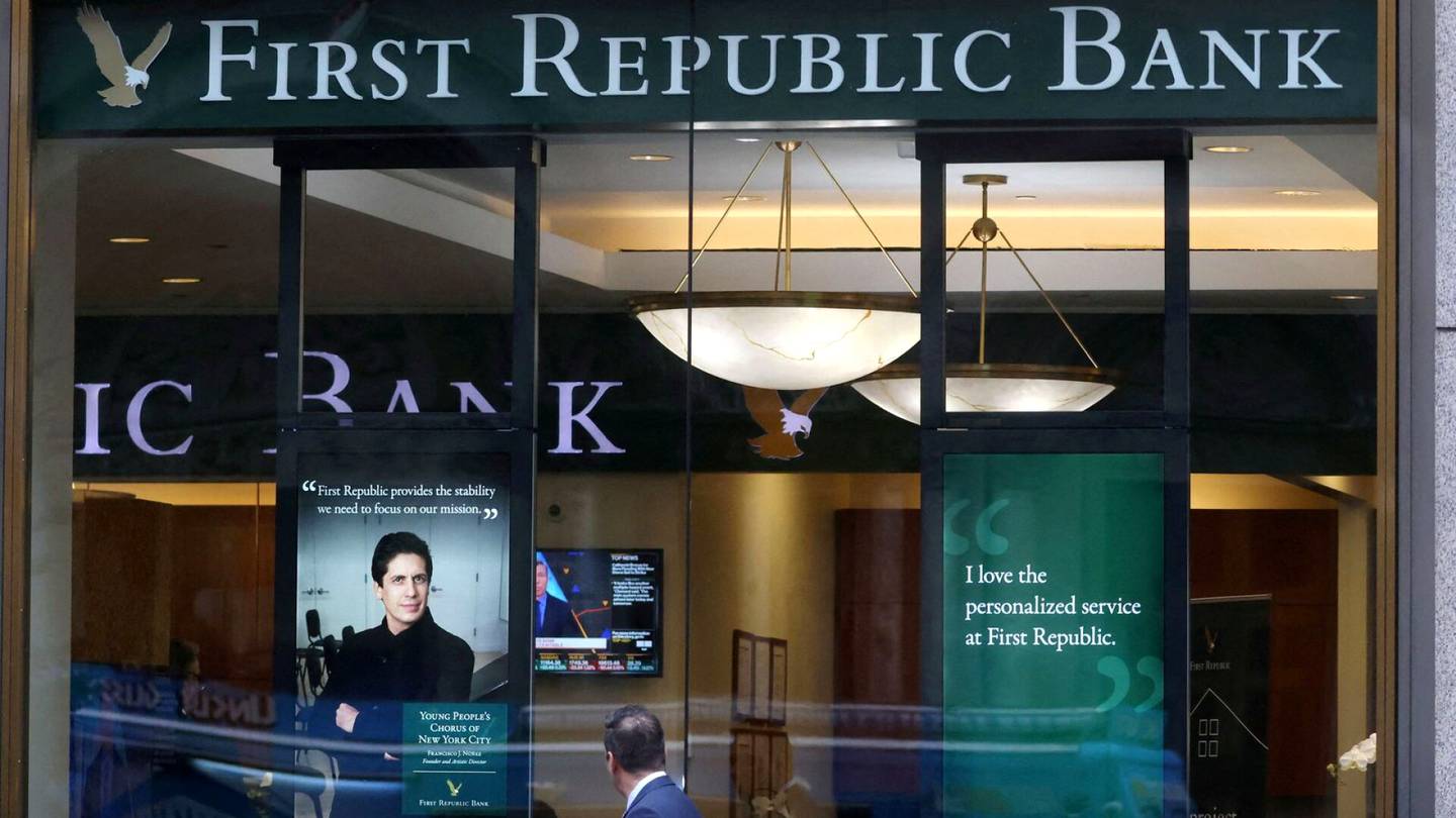 First Republic | USA:n pankkiongelmat syvenevät – First Republicin osake syöksynyt viikossa yli 50 prosenttia