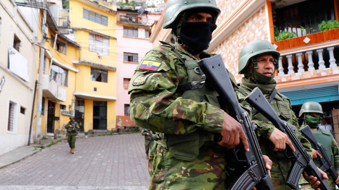 Ecuador | ”Ensimmäinen reaktio oli paniikki” – Toimittaja kertoo, mitä tapahtui, kun naapuri­kanavalle tehtiin aseellinen rynnäkkö