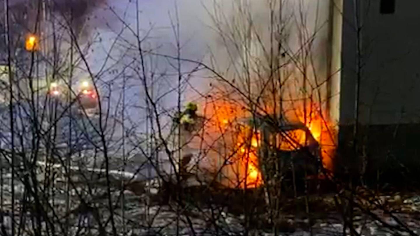 Tulipalot | Auto paloi varaston pihalla Vantaan Hämeen­kylässä