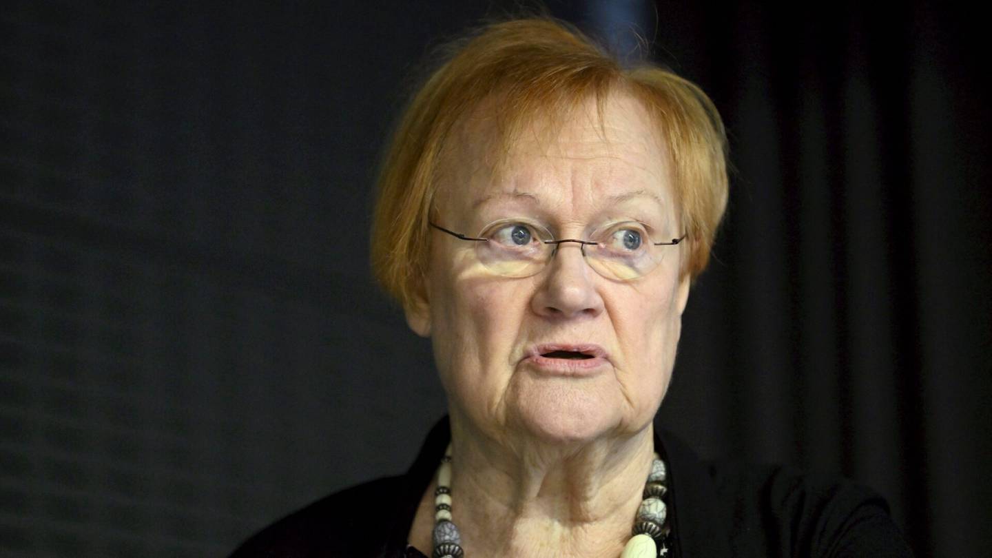 Presidentit | Seiska: Tarja Halonen vietiin ambulanssilla sairaalaan lauantaina, syynä vatsatauti
