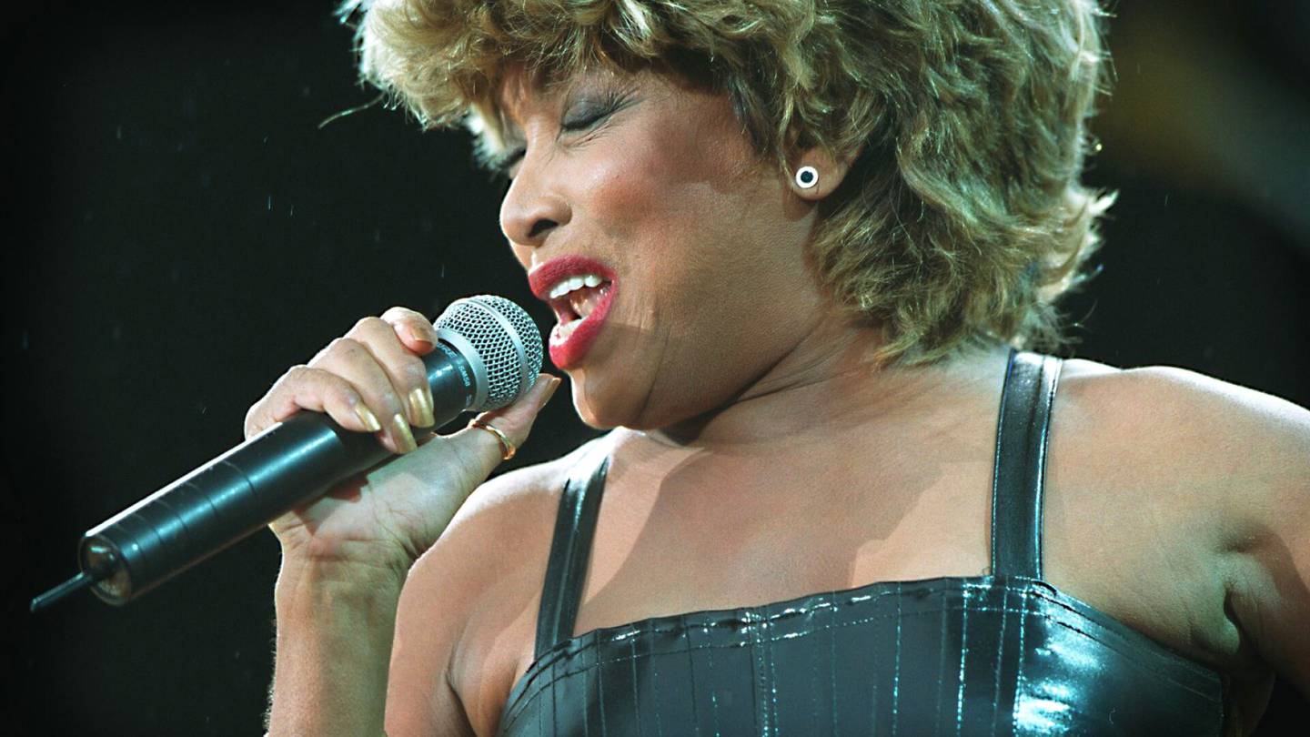 Kuolleet | Laulajalegenda Tina Turner on kuollut