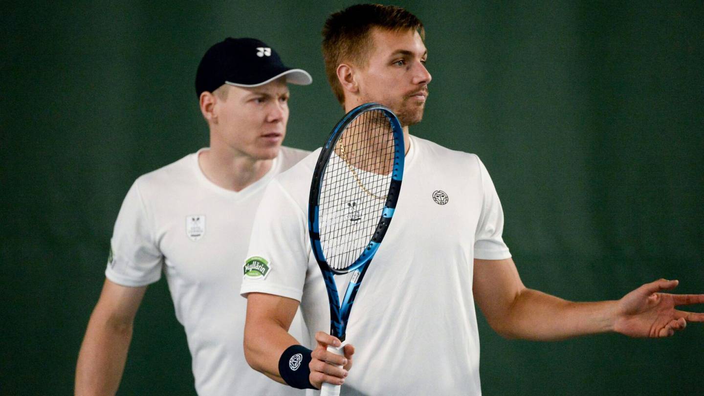 Tennis | Harri Heliövaara ja Lloyd Glasspool hävisivät syöttövuoronsa heti ottelun alkajaisiksi– Tappio Wimbledonin kenraalissa