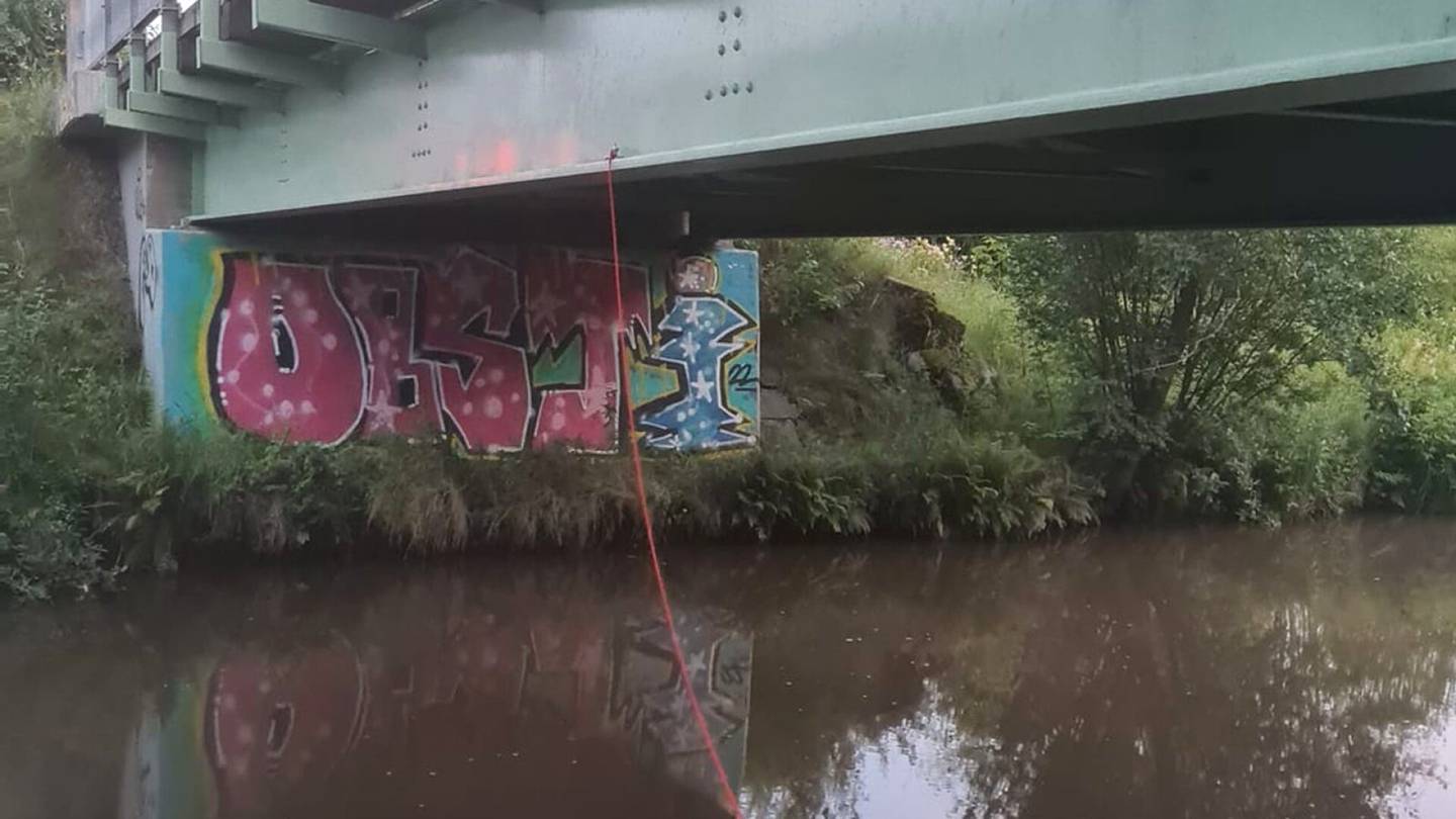 Sattumat | Mika Kilposen kalastus­magneetti nappasi kovaa kiinni siltaan – sitten magneetti katosi oudosti