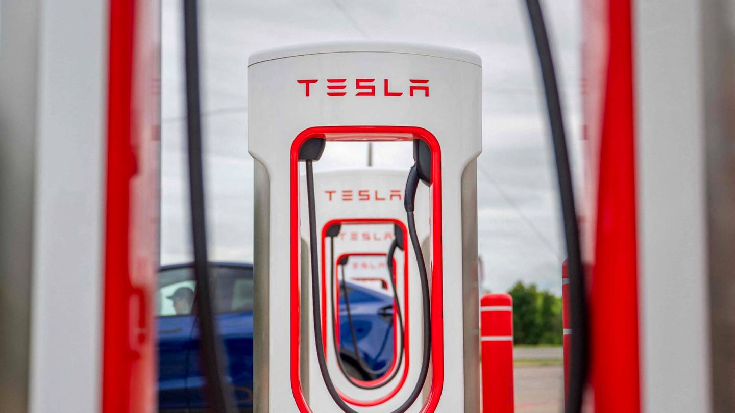 Osavuosikatsaukset | Teslan tulos romahti, lupaukset edullisemmista autoista nostivat osakkeiden arvoa