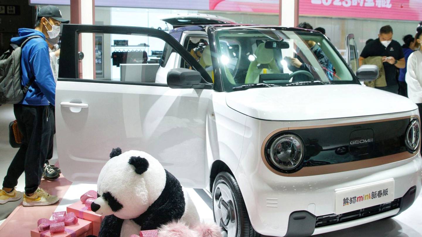 Autot | Pikku­ruisista sähkö­autoista tuli villi ilmiö Kiinassa – Hinnat hämmästyttävät länsimaista autoilijaa
