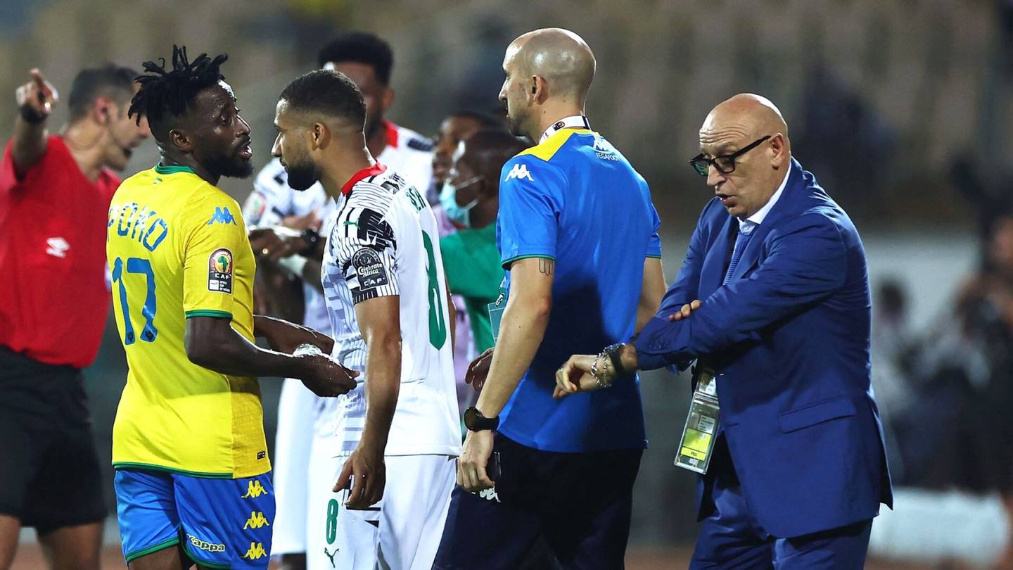Jalkapallo | Gabon unohti reilun pelin Afrikan turnauksessa, vielä ottelun jälkeenkin nyrkki heilui