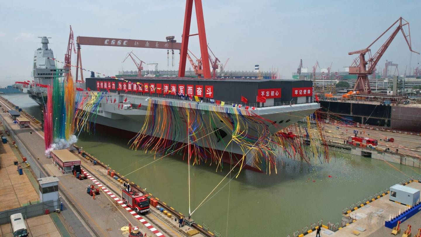 Asevarustelu | Kiina laski vesille moderneimman lento­tuki­aluksensa