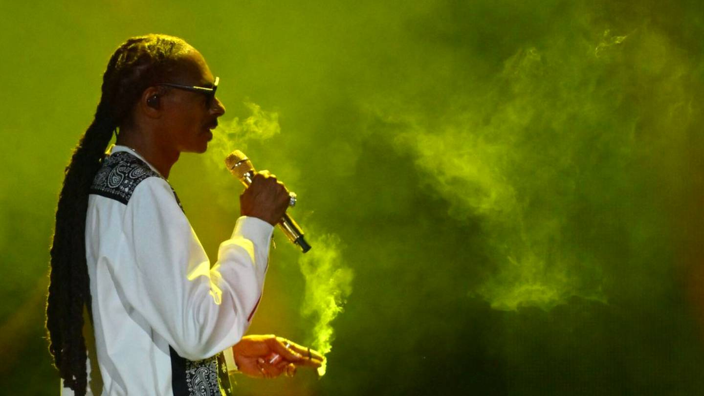 Huumausaineet | Rap-artisti Snoop Doggin ilmoitus ”polttamisen lopettamisesta” olikin mainos­temppu