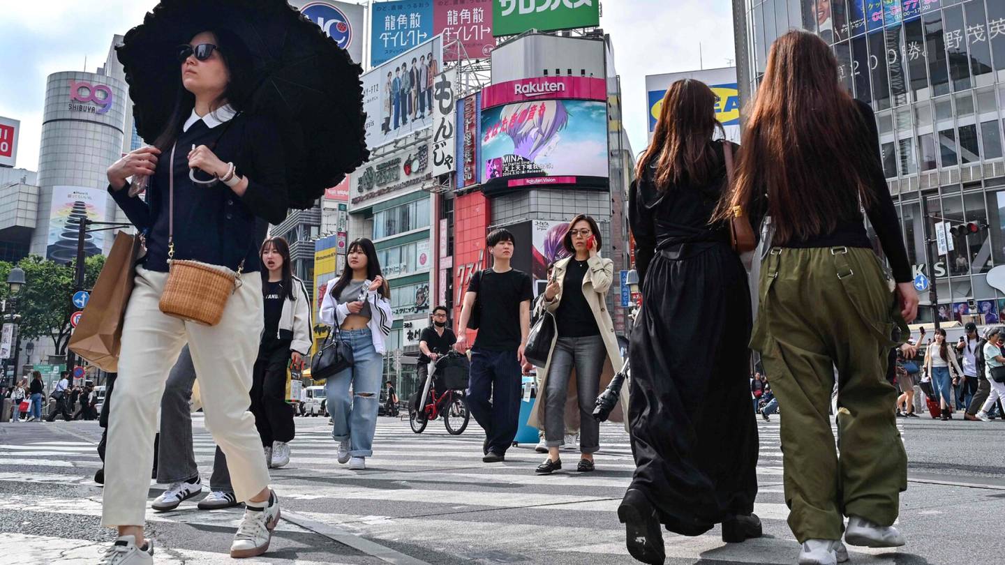 Japani | Tokion vilkkain turistirysä kieltää ulkona juopottelun iltaisin ja öisin