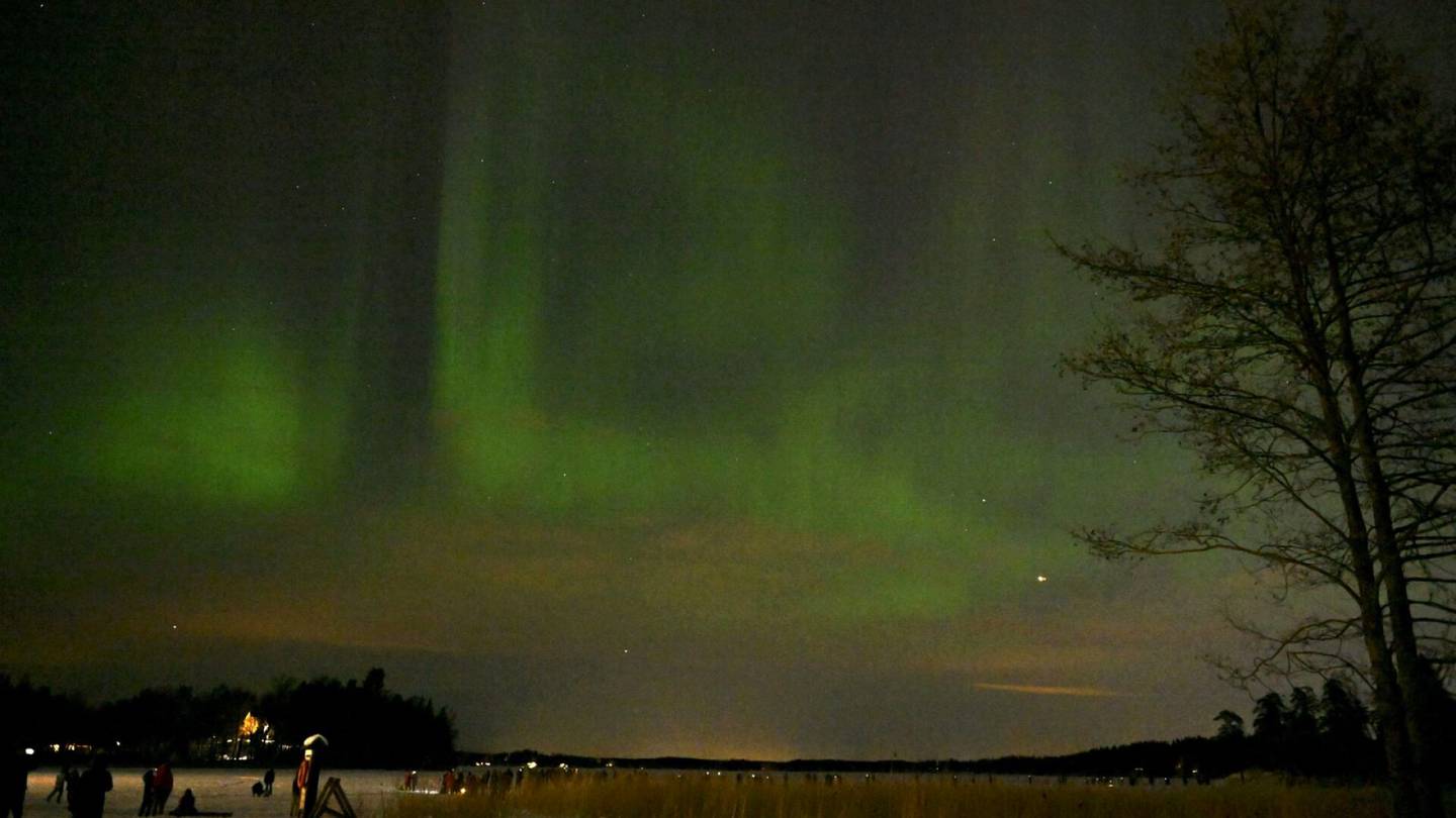 Avaruus | Yöllä saattaa näkyä revontulia Etelä-Suomessa asti