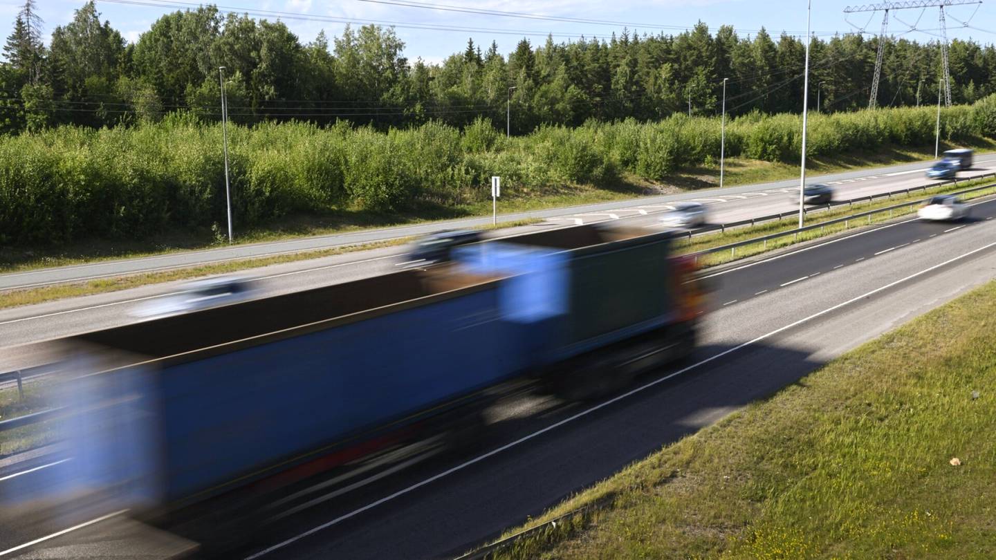 Pakotteet | Selvitys: Kaksois­kansalaisten kuljetus­firmat ovat porskuttaneet Suomessa Venäjä-pakotteiden aikana