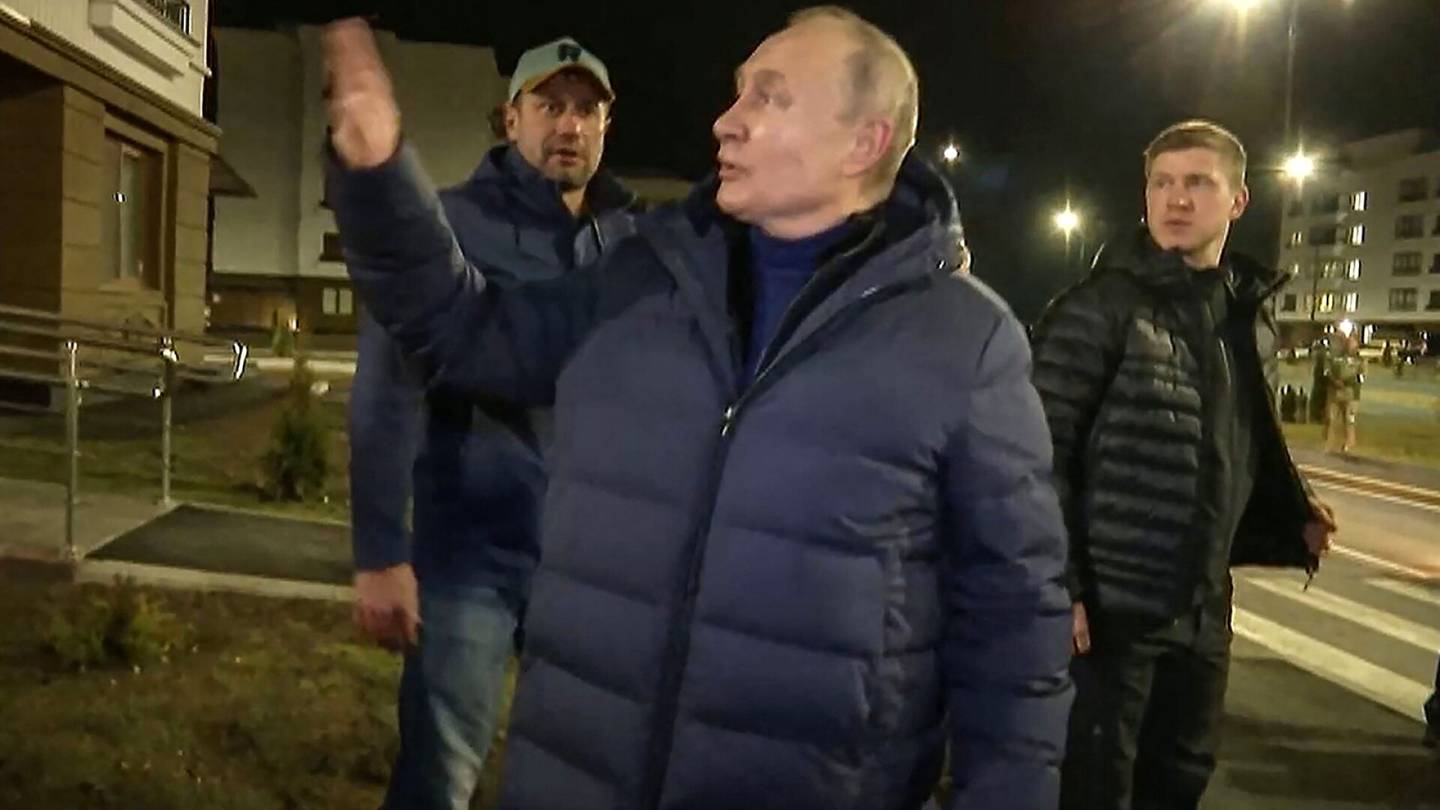 Venäjän hyökkäys | Putin vältteli tarkasti raunioita vieraillessaan miehitetyssä Mariupolissa