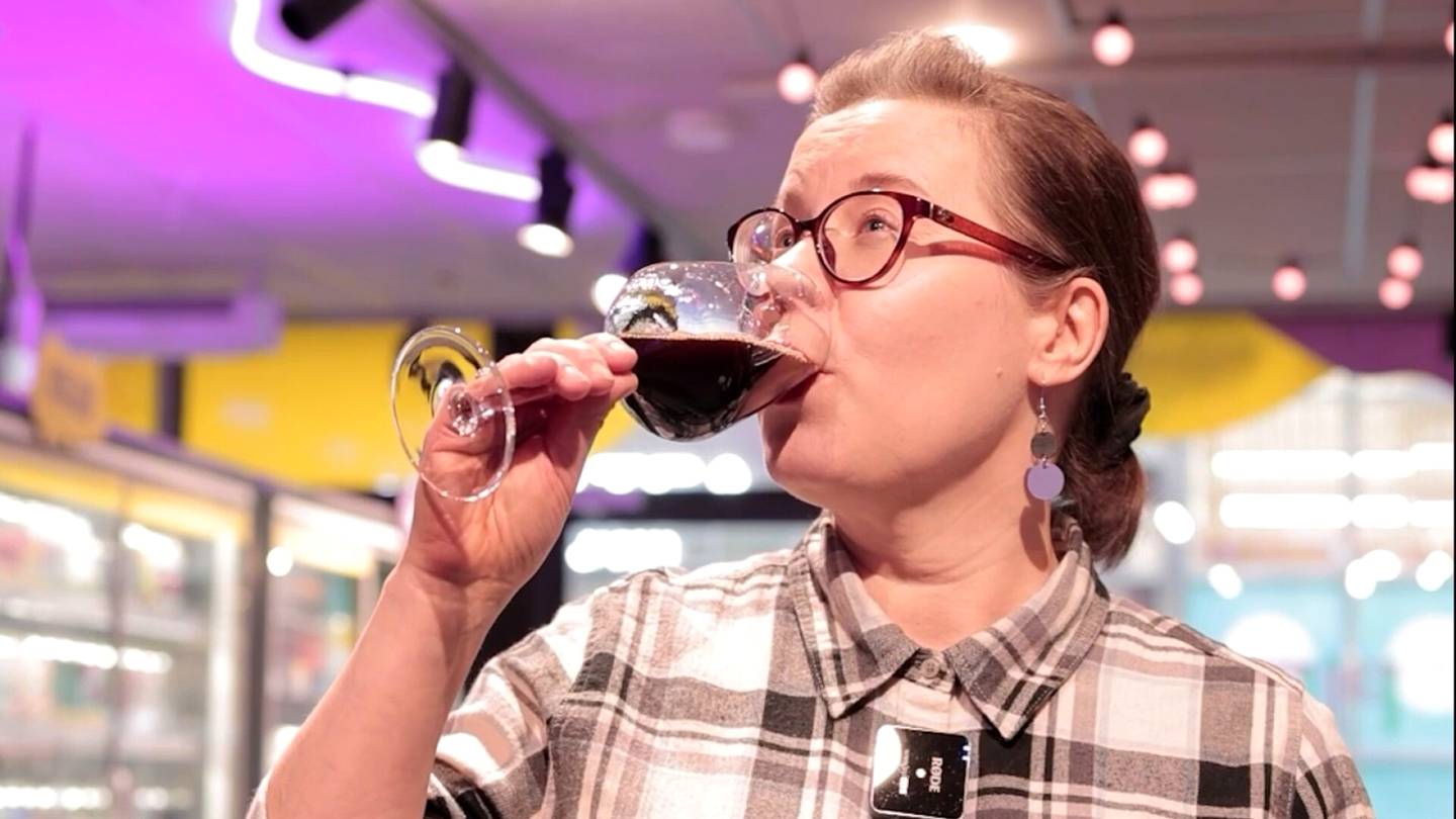 Video | Helsinkiläinen kauppa myy olutta järjettömällä hinnalla – HS testasi