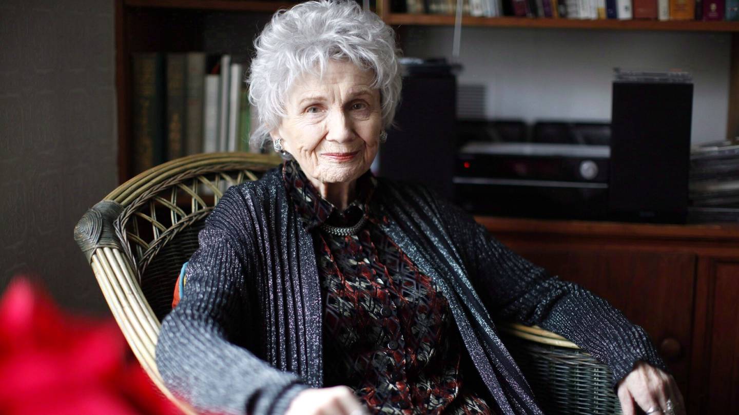 Kuolleet | Nobel-palkittu kirjailija Alice Munro on kuollut