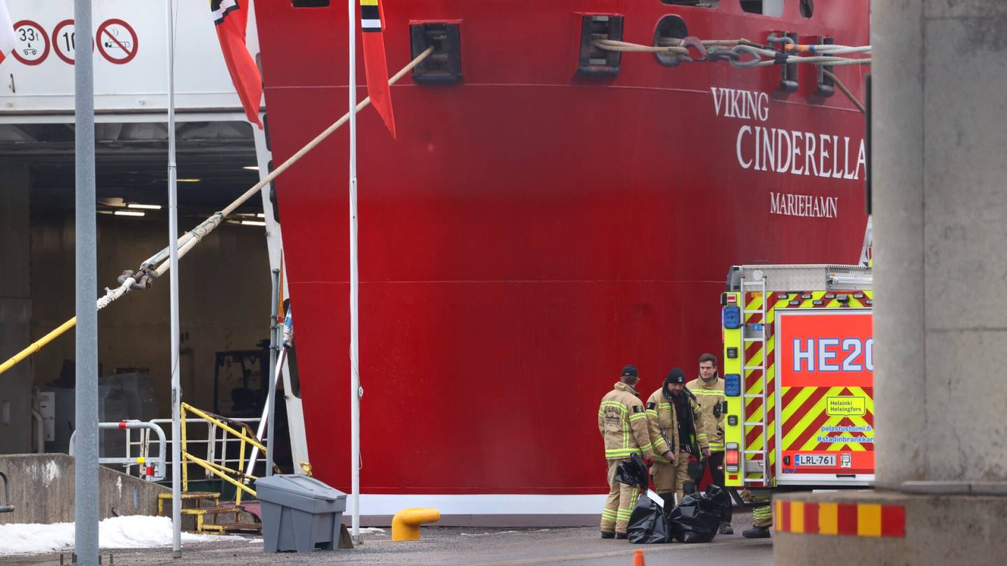 Onnettomuudet | Ruotsinlaivan jäteöljyä valui maahan Helsingin Katajanokalla