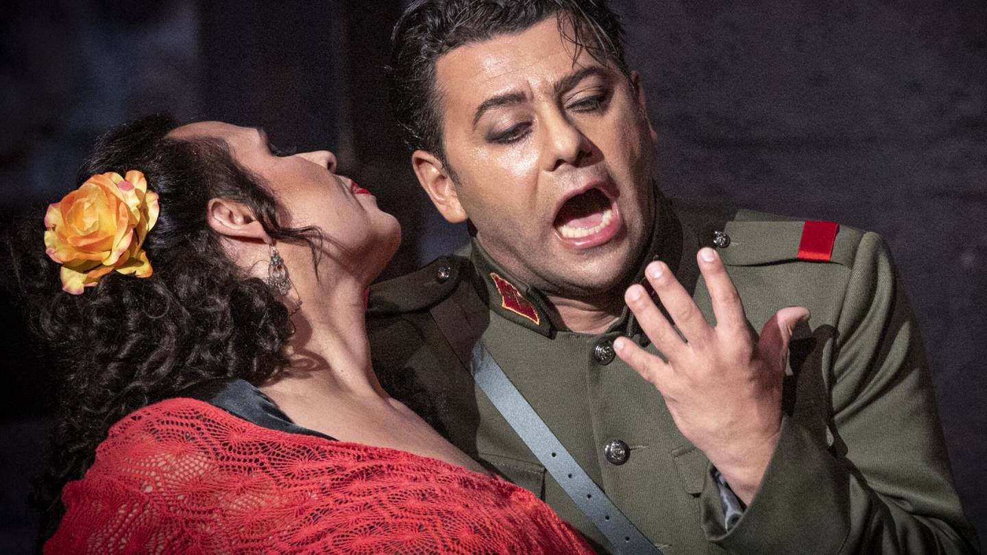 Ooppera | Olavinlinnan valloittanut tenori palasi voittonsa näyttämölle vanhassa Carmen-ohjauksessa