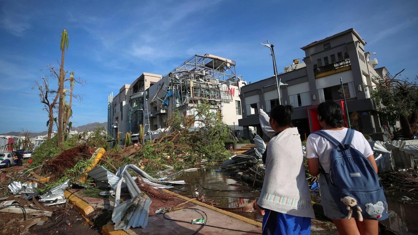 Meksiko | Ainakin 27 ihmistä on kuollut Otis-hurrikaanin nostattamassa myrskyssä Acapulcossa