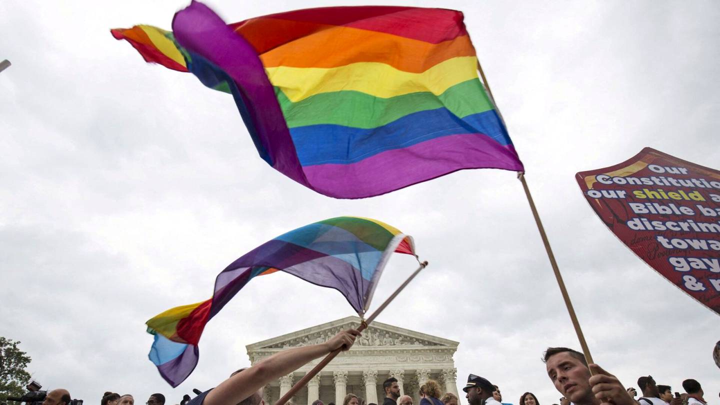 Yhdysvallat | Kongressi hyväksyi lain samaa suku­puolta olevien avioliiton turvaamiseksi