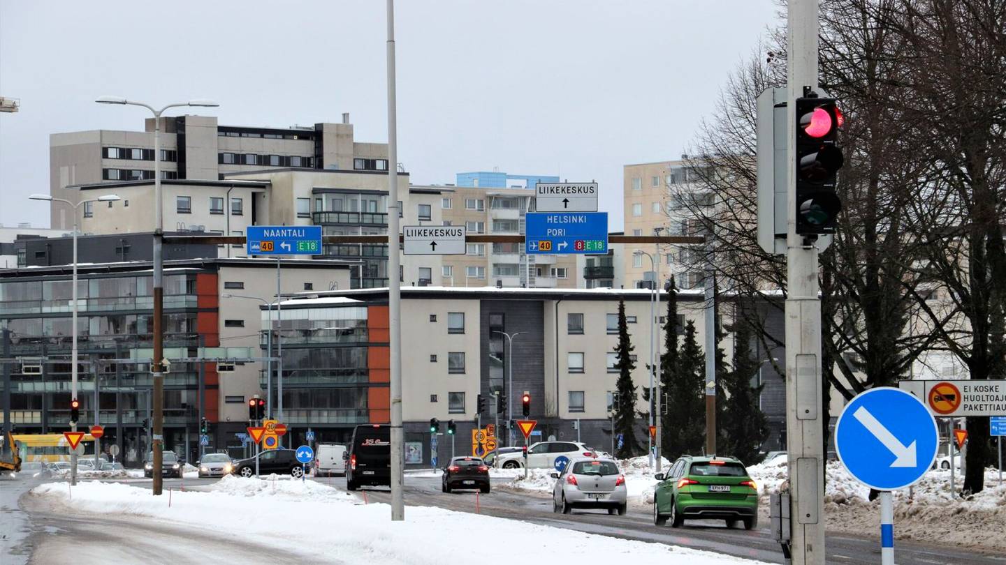 HS Turku | Teinijoukko hakkasi miehen verille vain muutaman oluen vuoksi – Raaka pahoinpitely kuvattiin ja julkaistiin somessa