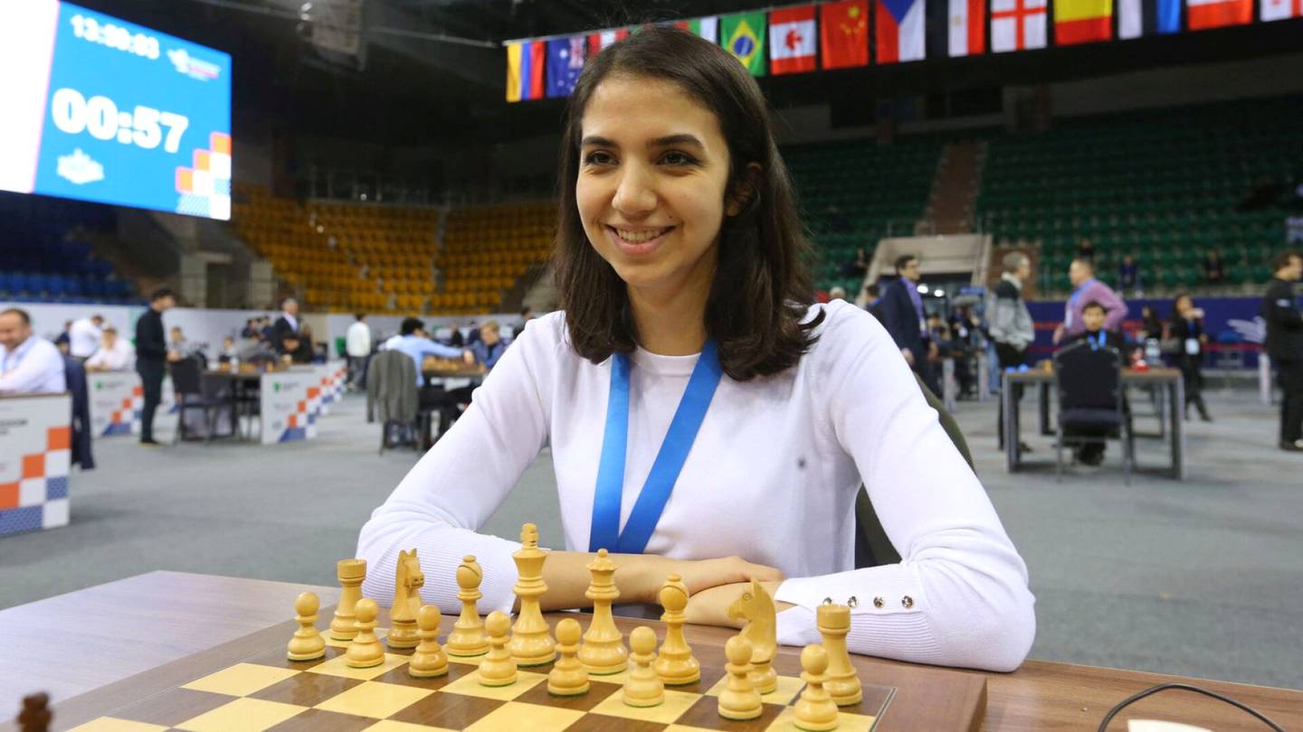 Šakki | Iranin tähti pelasi MM-kisoissa ilman hijabia – loikkasi kisojen jälkeen Espanjaan